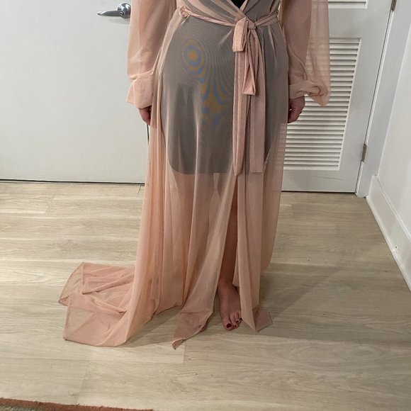 Excellent Condition Pink Chiffon Mesh Robe, Sz. Medium - Picture 8 of 12